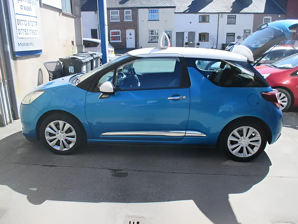 Used 2012 Citroen DS3 Blue - Interior and Exterior details 5