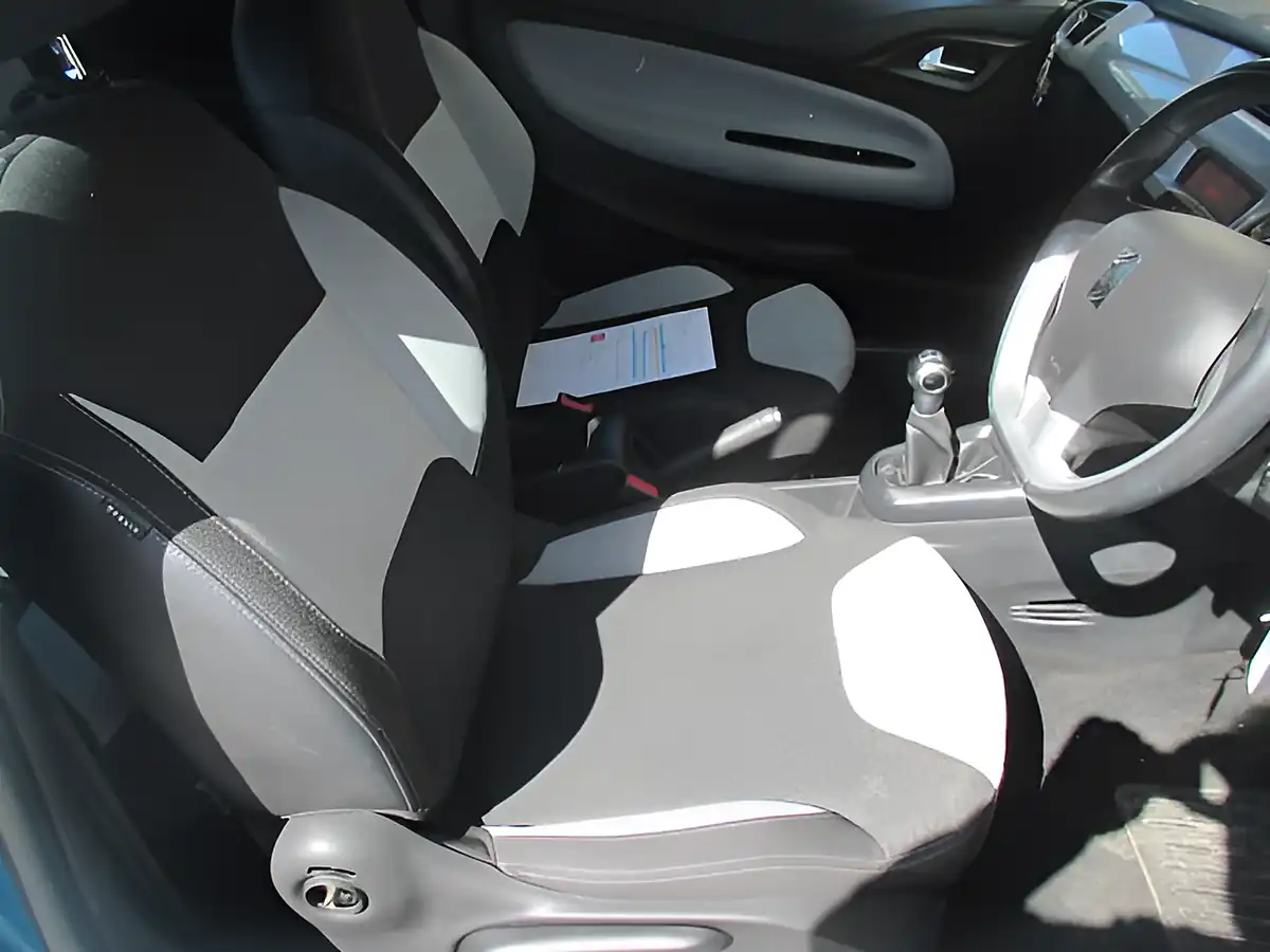 Used 2012 Citroen DS3 Blue - Interior and Exterior details 7