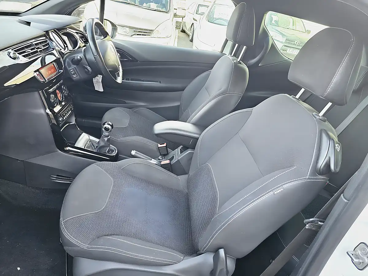 Used 2012 Citroen DS3 Dstyle White - Interior and Exterior details 7