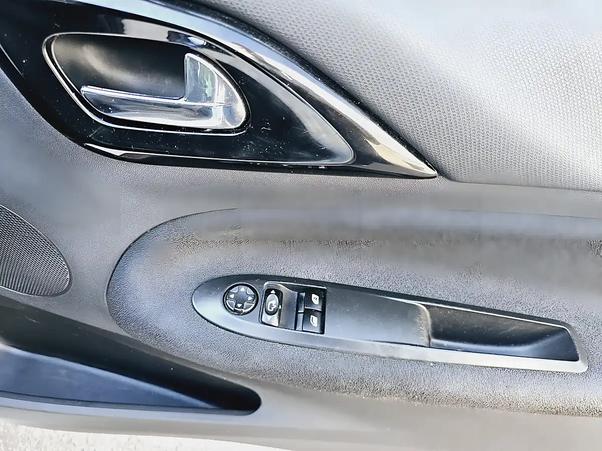 Used 2012 Citroen DS3 Dstyle White - Interior and Exterior details 9