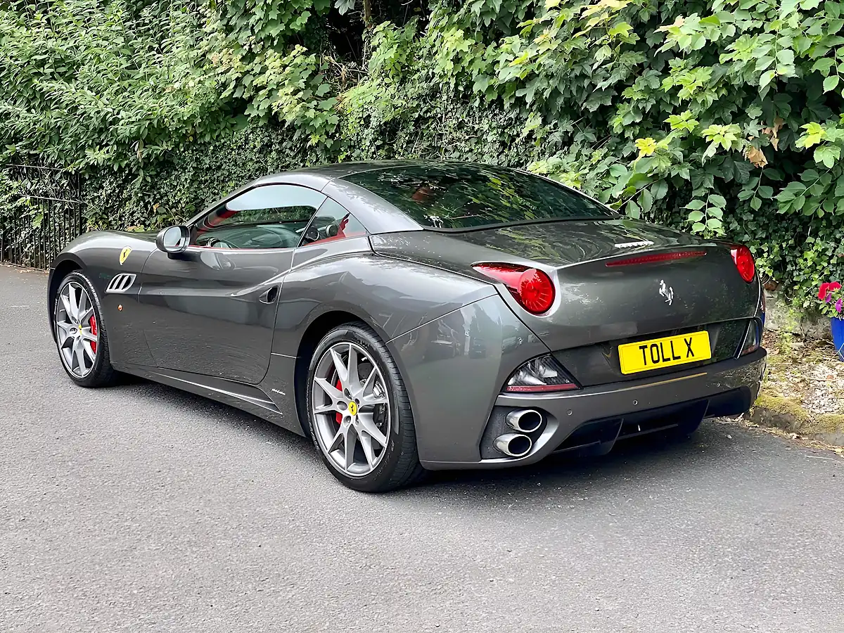 Used 2012 Ferrari California 30 Grigio Silverstone - Interior and Exterior details 4