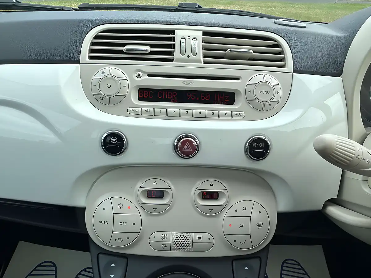 Used 2012 Fiat 500 C Lounge White - Interior and Exterior details 16