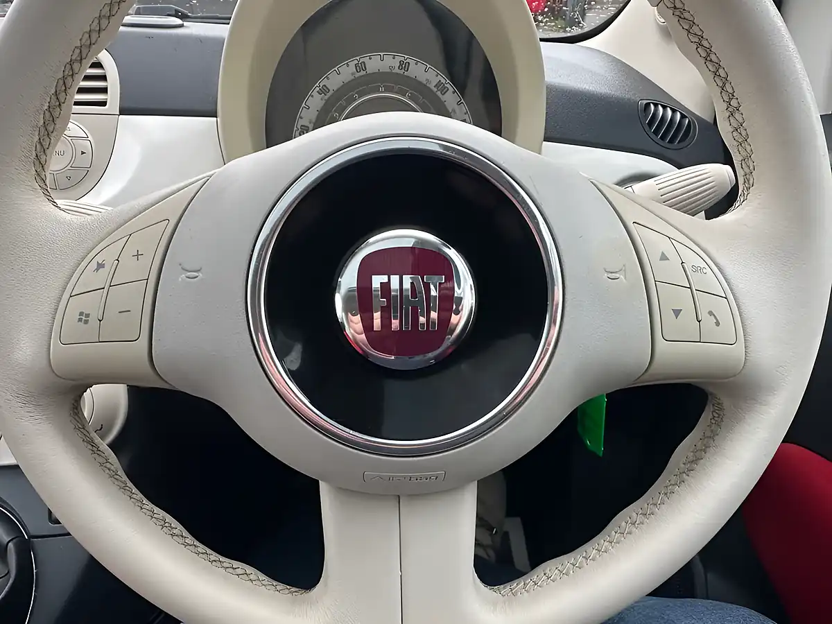Used 2012 Fiat 500 Lounge White - Interior and Exterior details 13