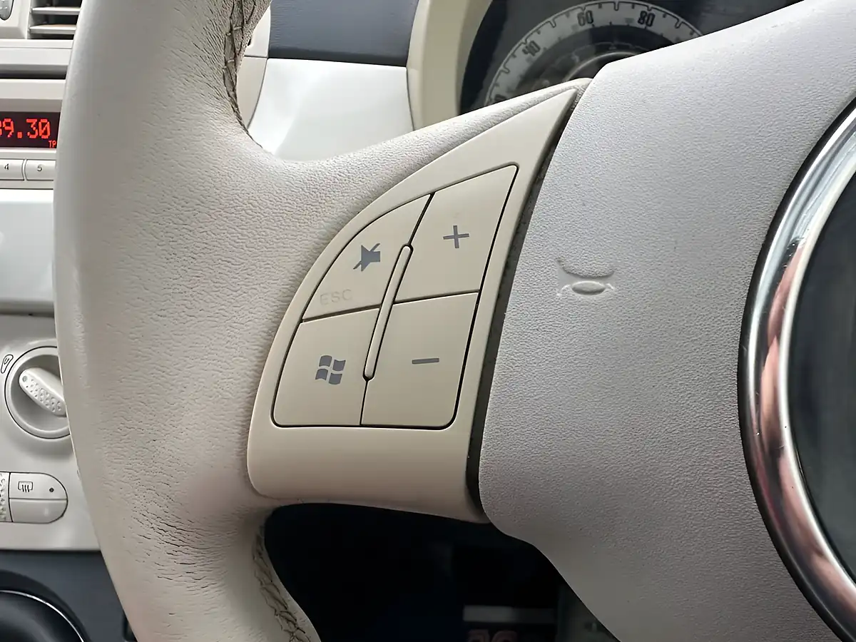 Used 2012 Fiat 500 Lounge White - Interior and Exterior details 14