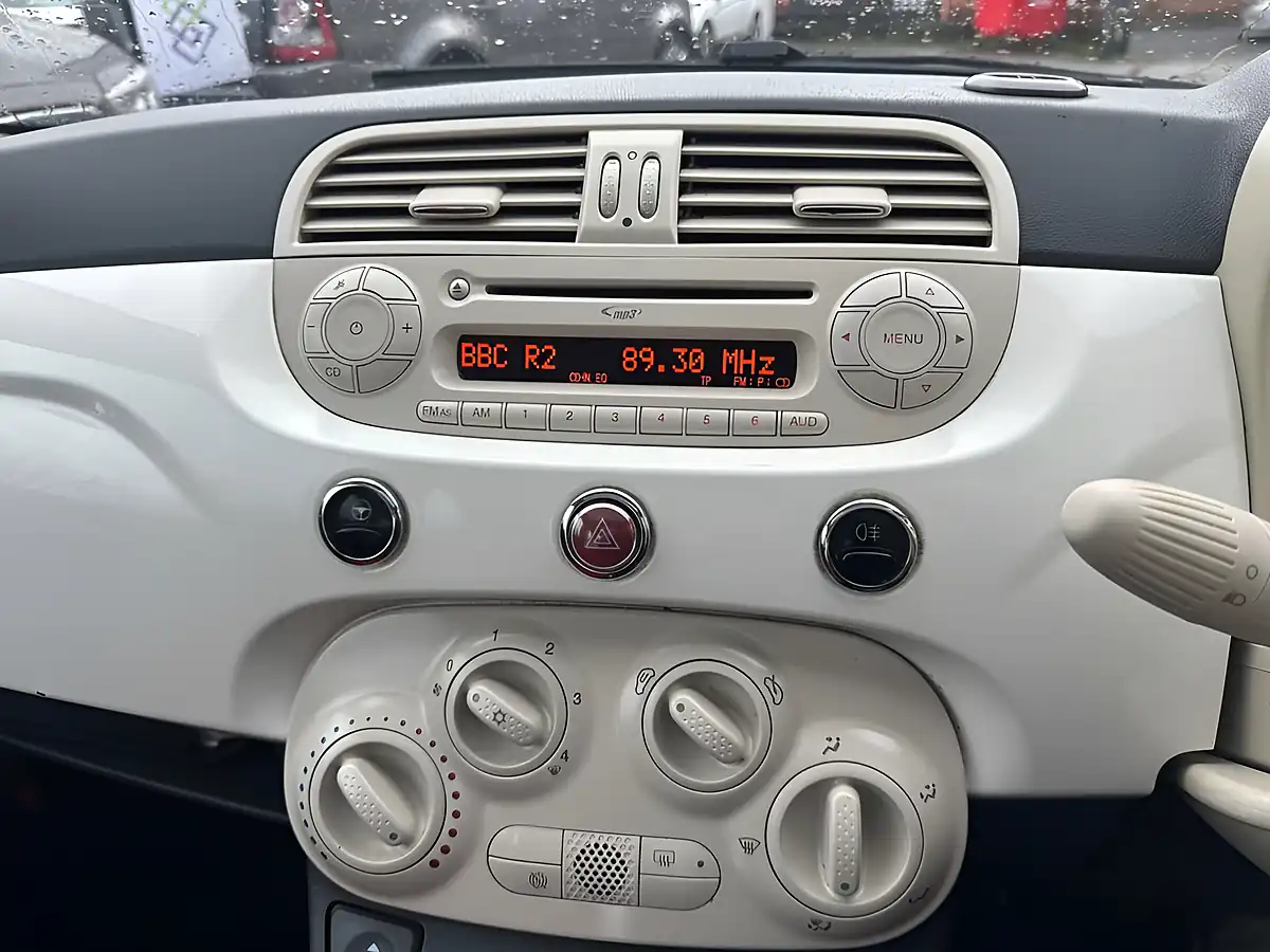 Used 2012 Fiat 500 Lounge White - Interior and Exterior details 17