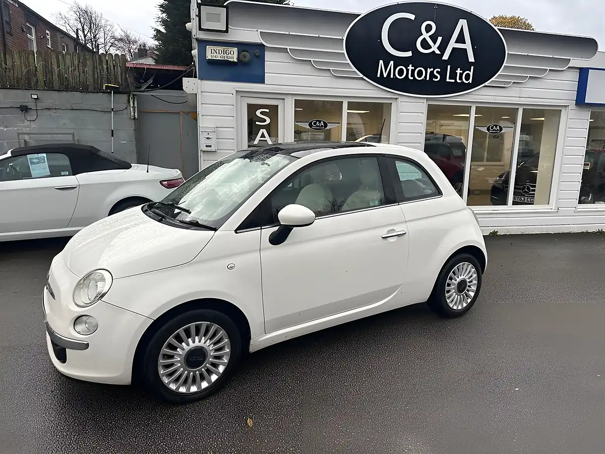 Used 2012 Fiat 500 Lounge White - Interior and Exterior details 4