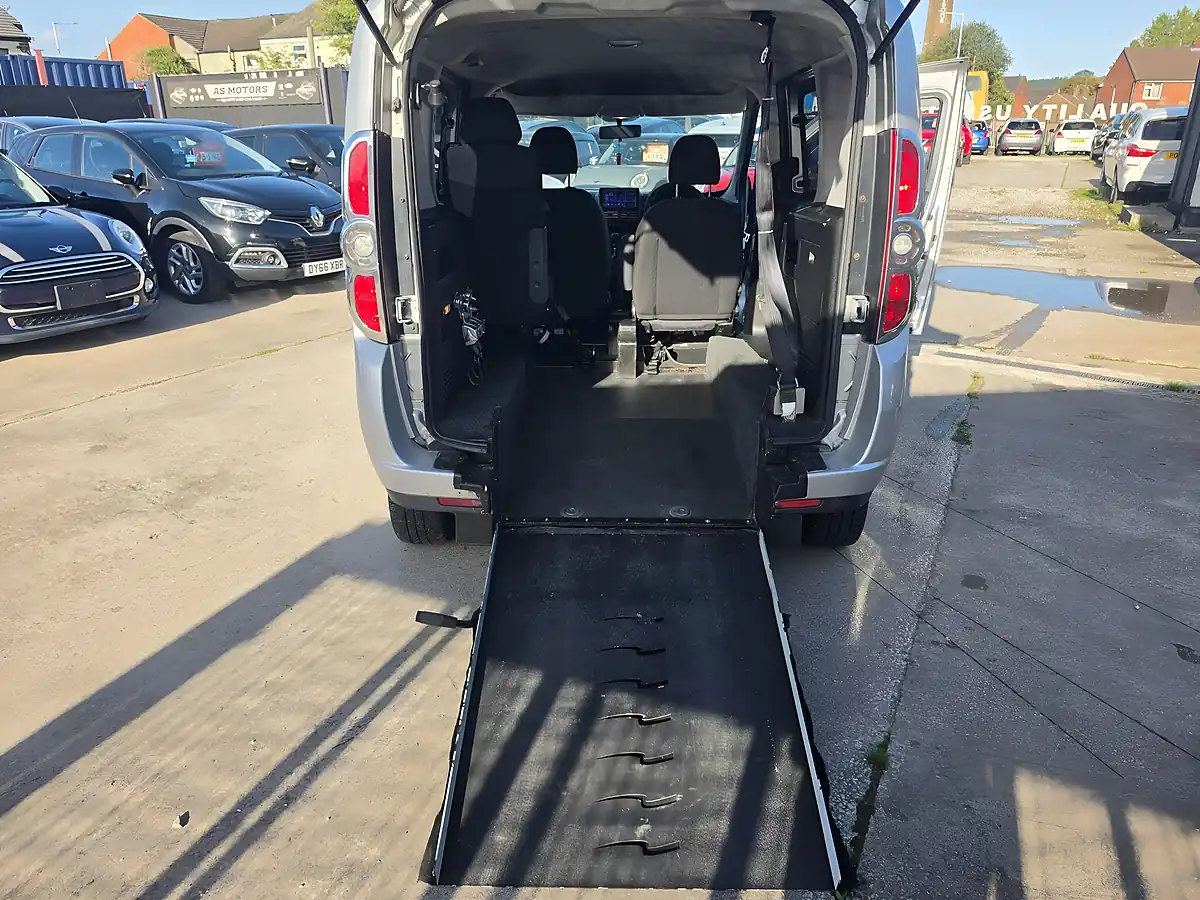 Used 2012 Fiat Doblo Mylife Grey - Interior and Exterior details 16