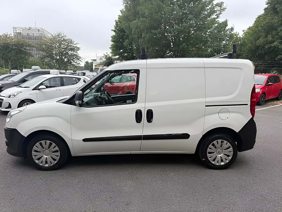 Used 2012 Fiat Doblo Panel Van White - Interior and Exterior details 3