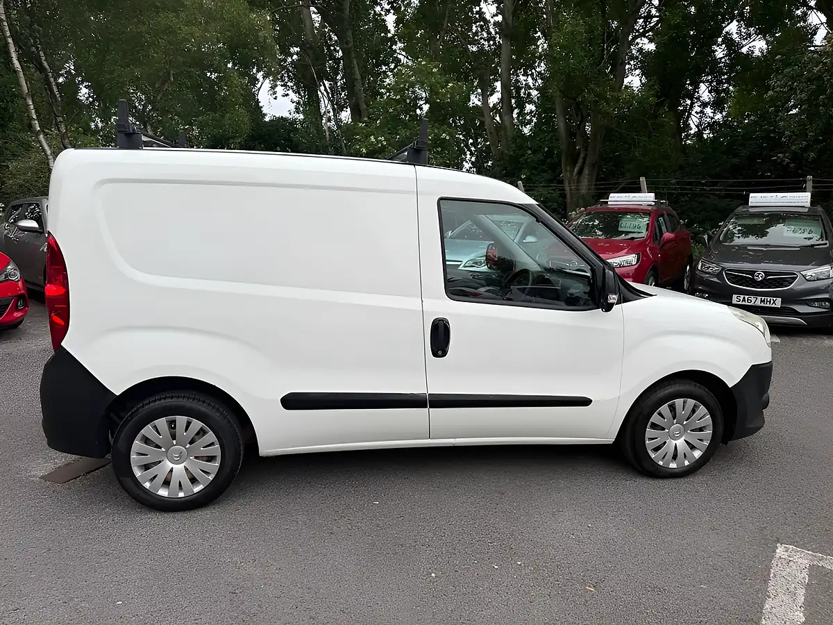Used 2012 Fiat Doblo Panel Van White - Interior and Exterior details 7