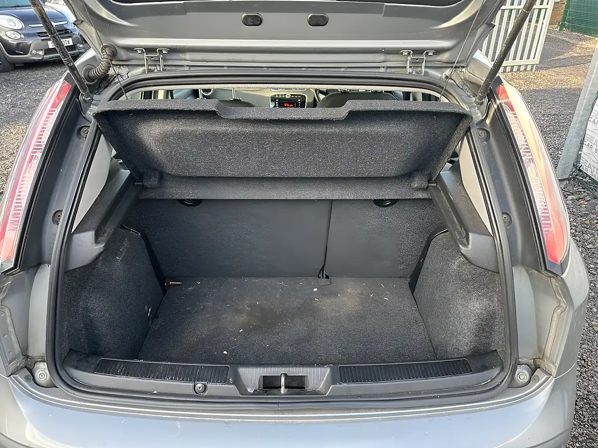 Used 2012 Fiat Punto Easy Grey - Interior and Exterior details 6