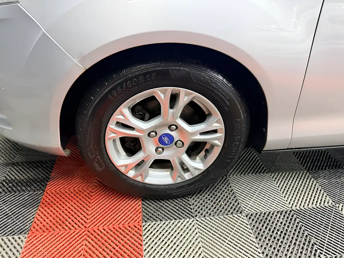 Used 2012 Ford B-Max Zetec Silver - Interior and Exterior details 13