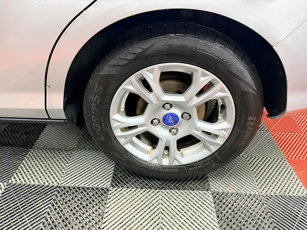 Used 2012 Ford B-Max Zetec Silver - Interior and Exterior details 15