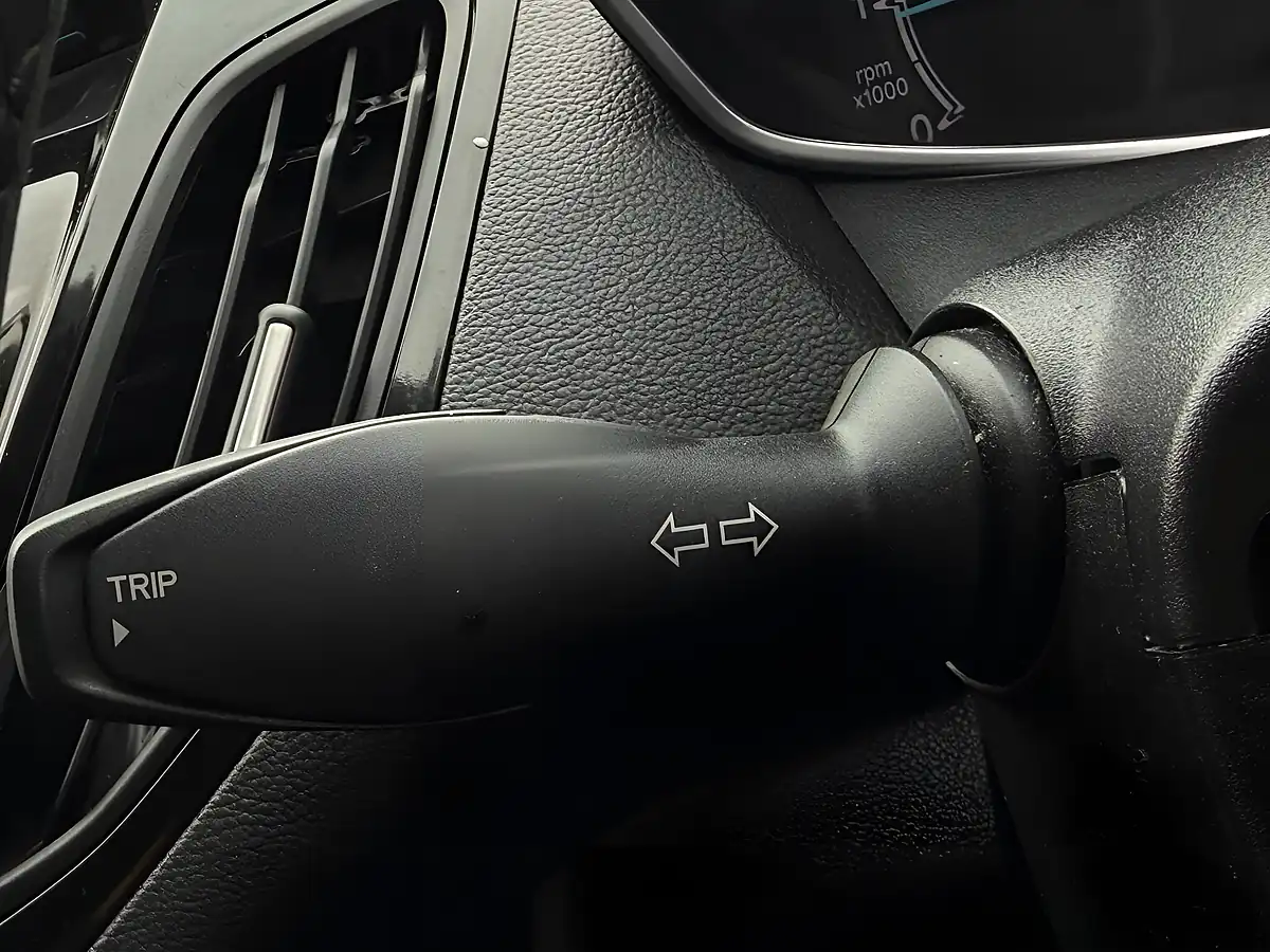 Used 2012 Ford B-Max Zetec Silver - Interior and Exterior details 15