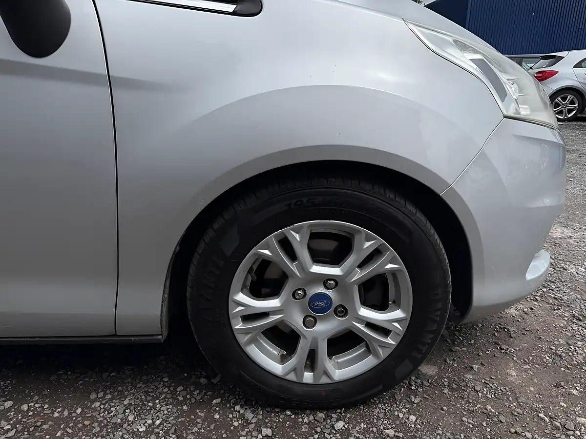 Used 2012 Ford B-Max Zetec Silver - Interior and Exterior details 19