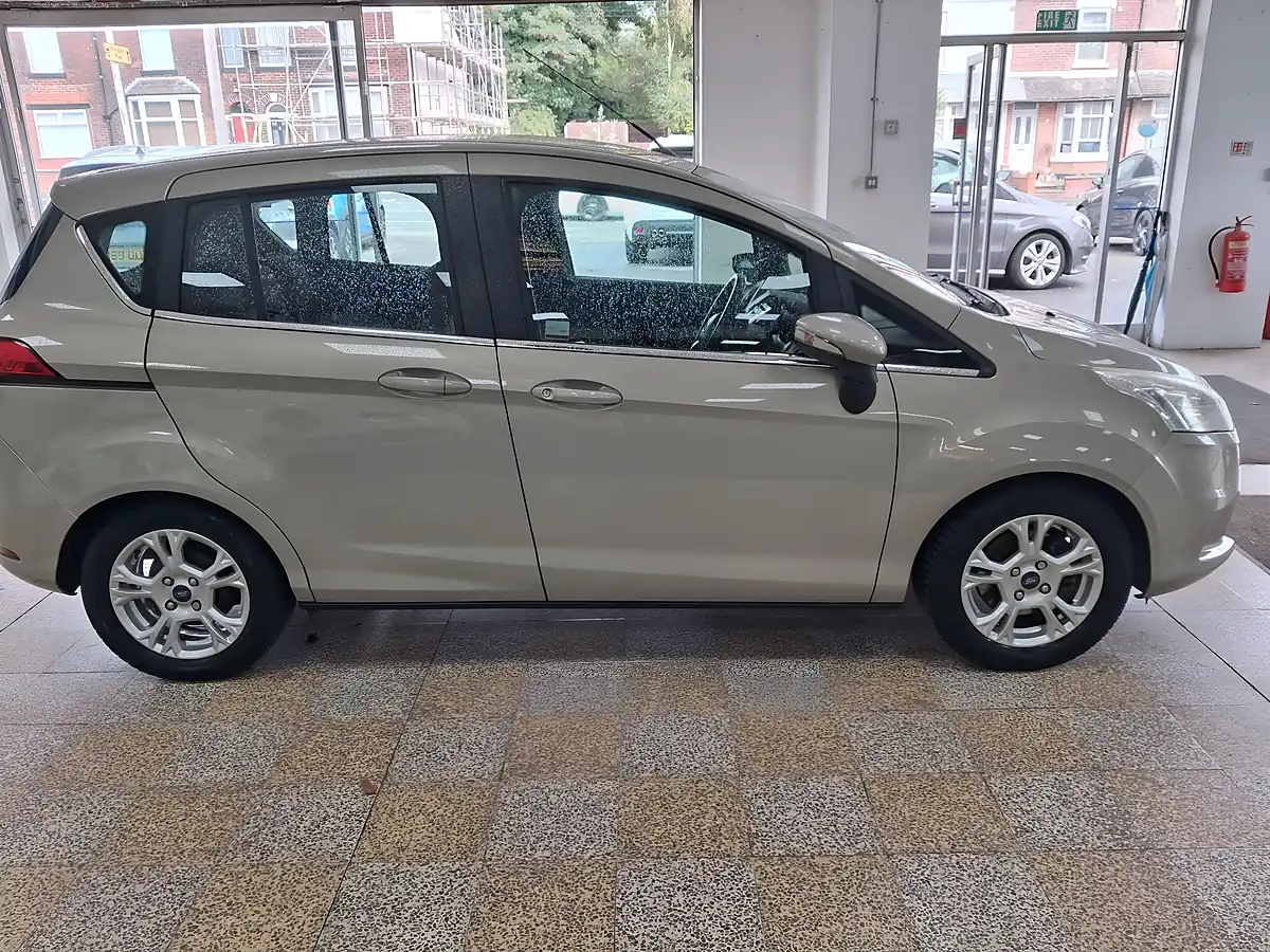 Used 2012 Ford B-Max Zetec Silver - Interior and Exterior details 5