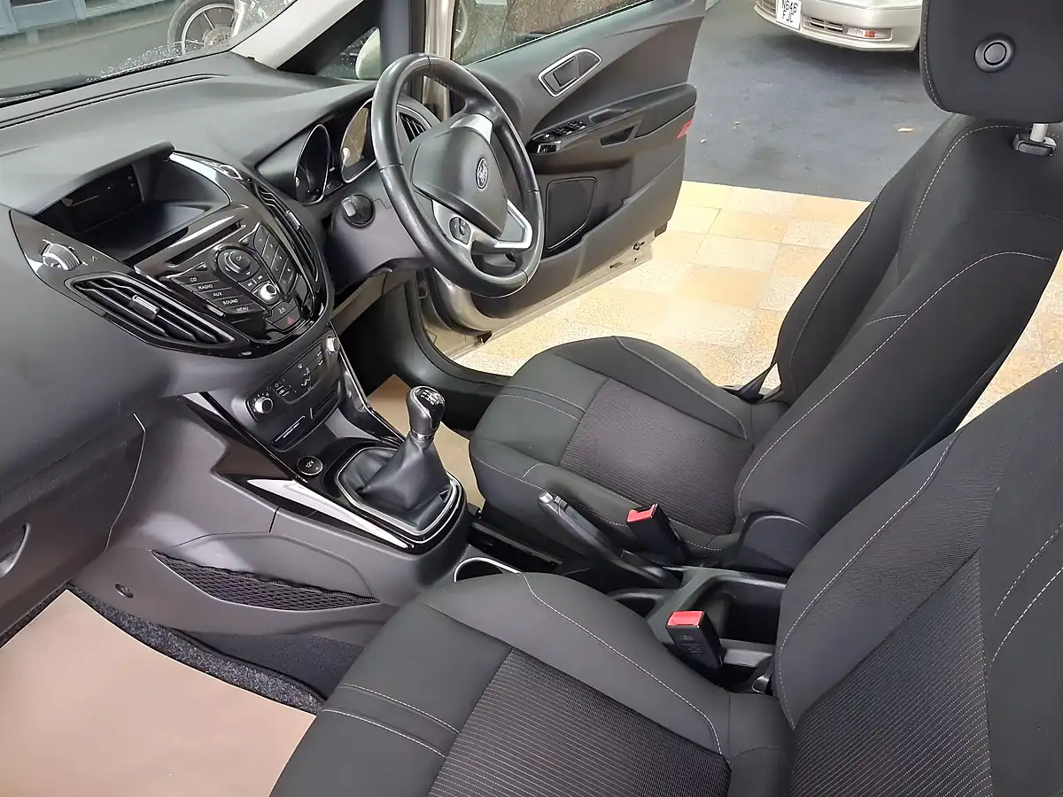 Used 2012 Ford B-Max Zetec Silver - Interior and Exterior details 8