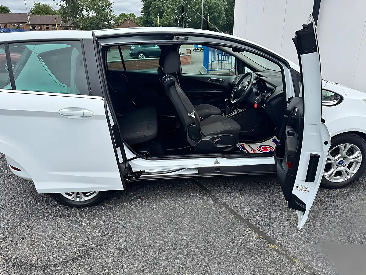 Used 2012 Ford B-Max Zetec White - Interior and Exterior details 14