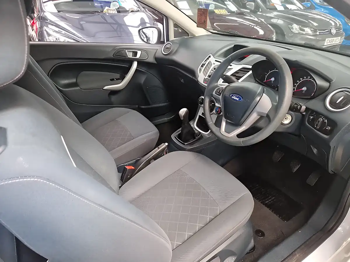 Used 2012 Ford Fiesta Edge White - Interior and Exterior details 17