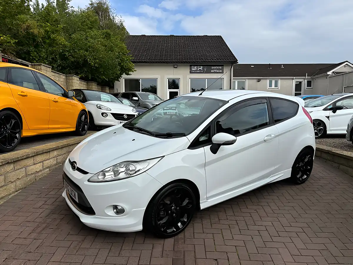 Used 2012 Ford Fiesta Metal White - Front View