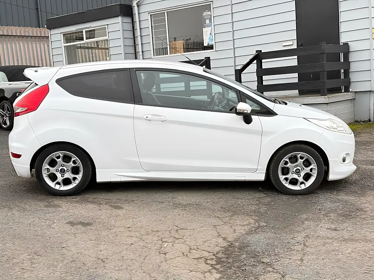 Used 2012 Ford Fiesta Metal White - Interior and Exterior details 16