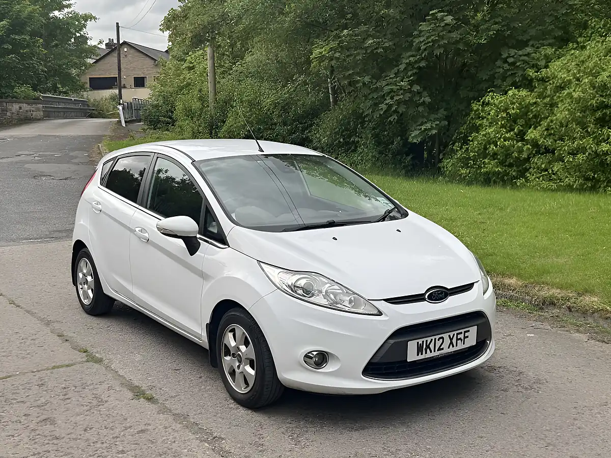Used 2012 Ford Fiesta Titanium White - Front View