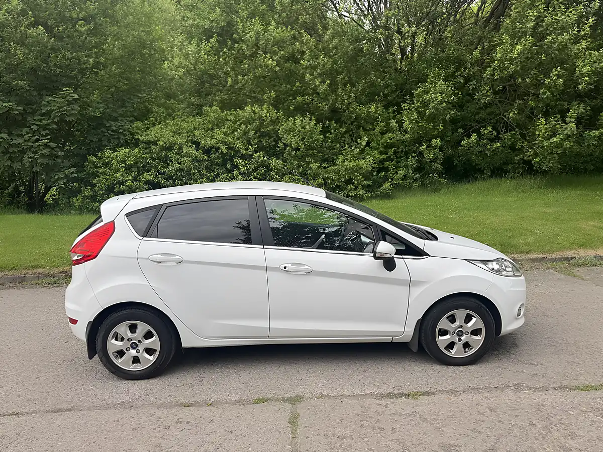 Used 2012 Ford Fiesta Titanium White - Interior and Exterior details 12