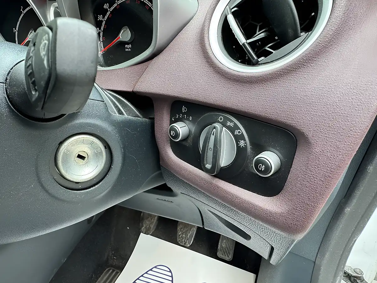 Used 2012 Ford Fiesta Titanium White - Interior and Exterior details 16