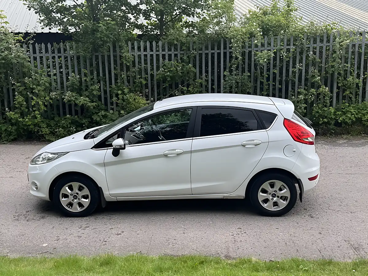 Used 2012 Ford Fiesta Titanium White - Interior and Exterior details 5