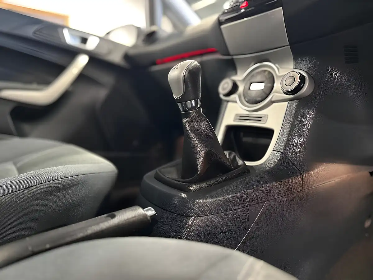 Used 2012 Ford Fiesta Titanium White - Interior and Exterior details 17