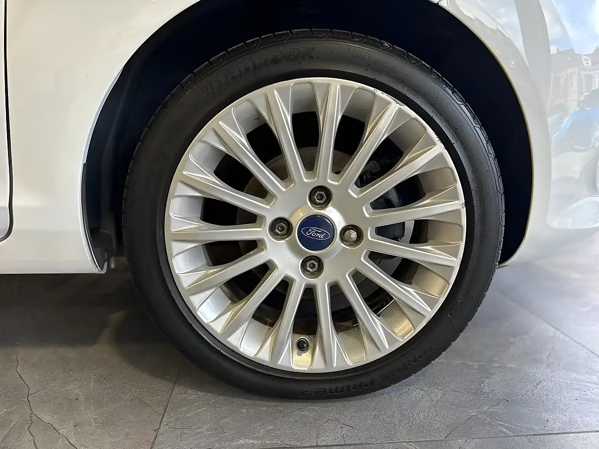 Used 2012 Ford Fiesta Titanium White - Interior and Exterior details 18