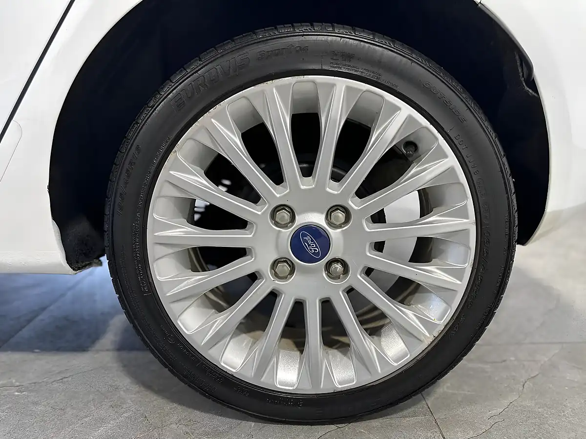 Used 2012 Ford Fiesta Titanium White - Interior and Exterior details 19
