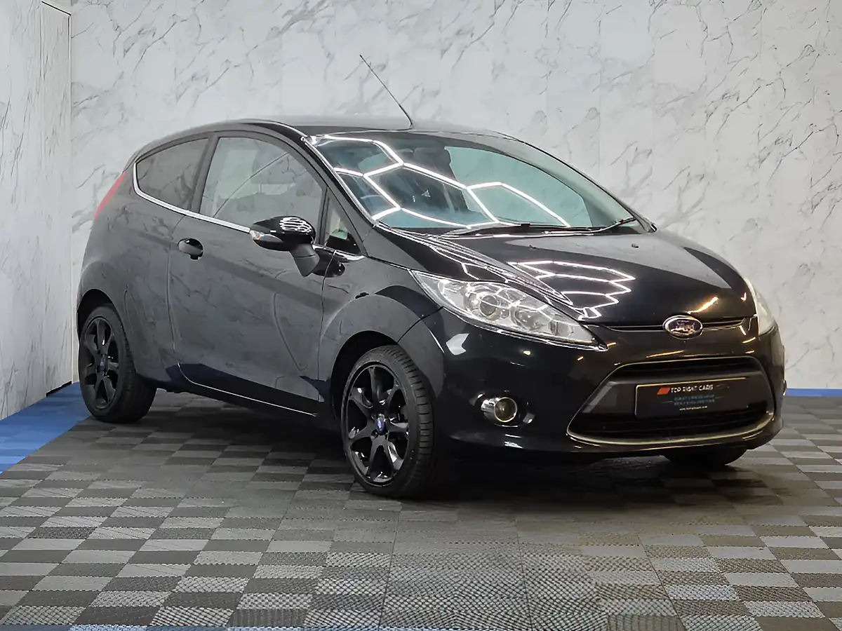 Used 2012 Ford Fiesta Zetec Black - Front View