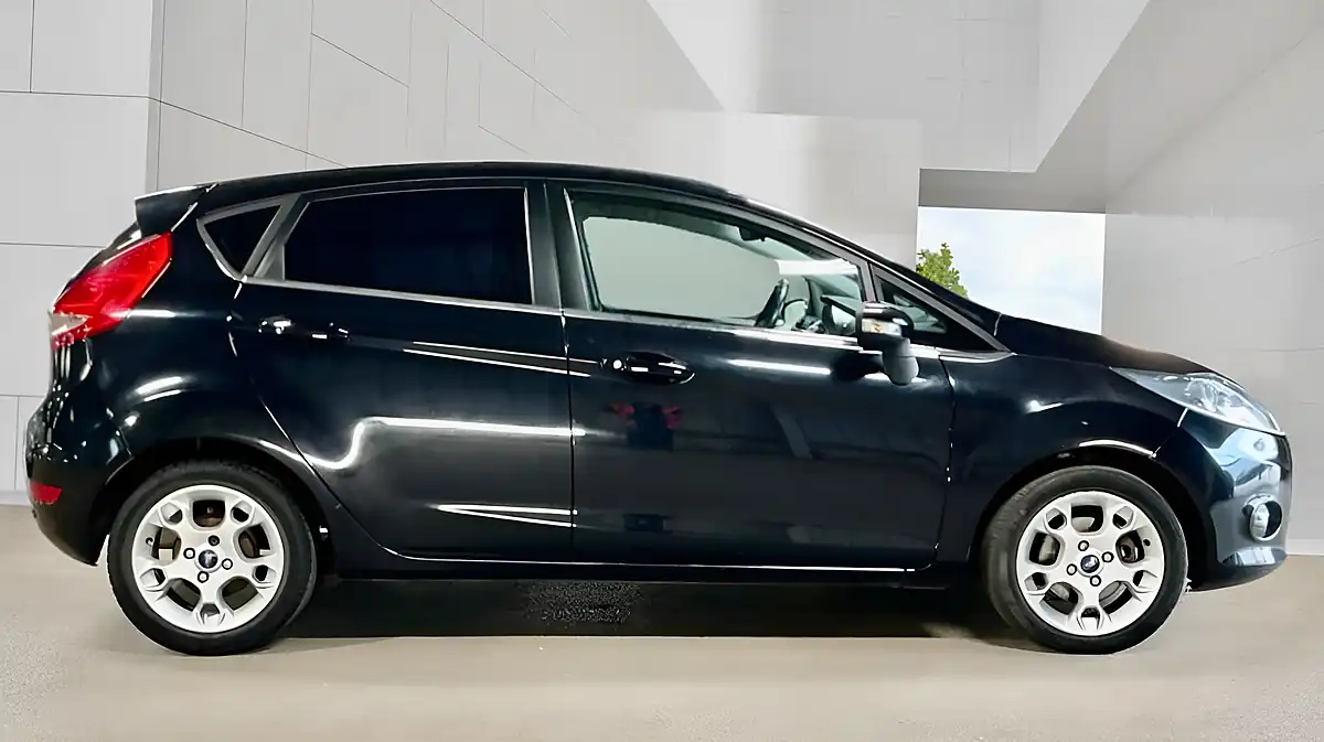 Used 2012 Ford Fiesta Zetec Black - Interior and Exterior details 6
