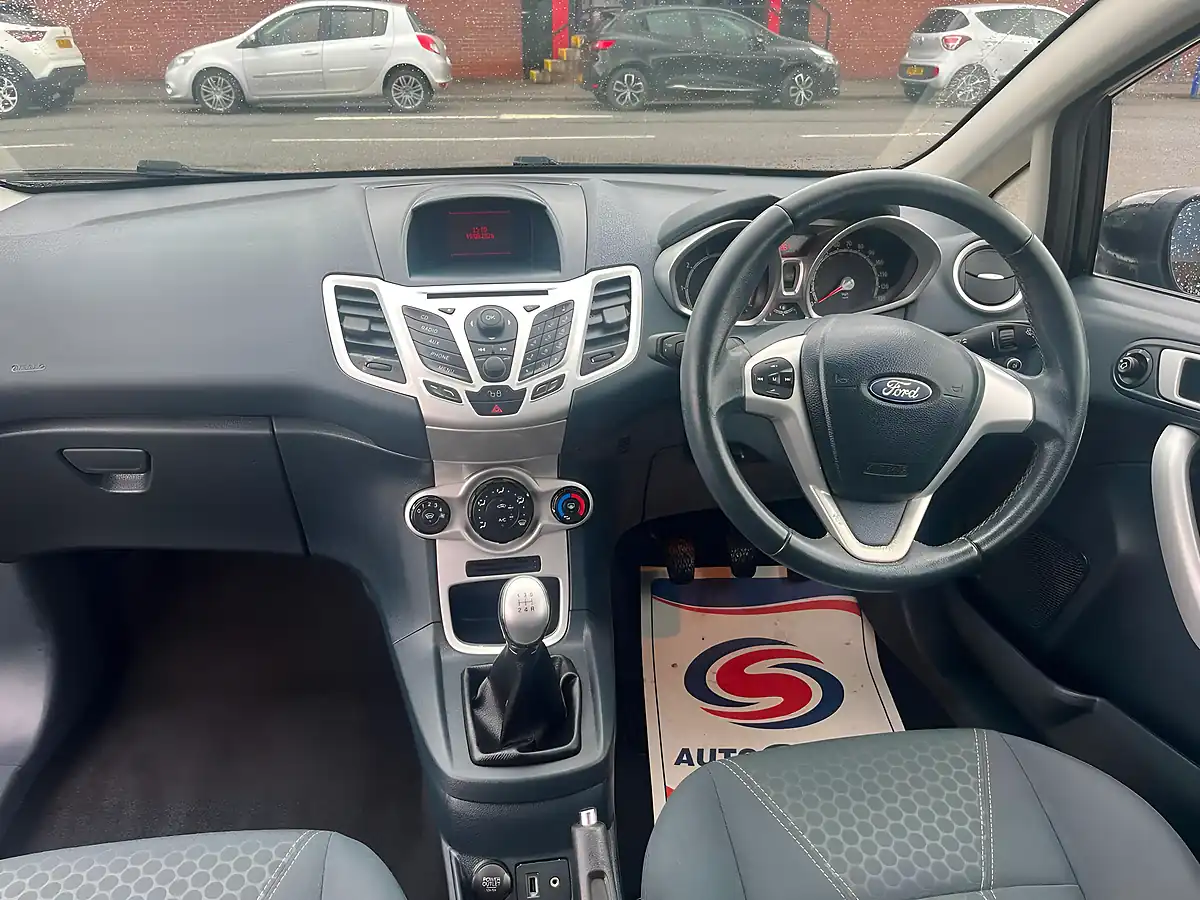 Used 2012 Ford Fiesta Zetec Black - Interior and Exterior details 10