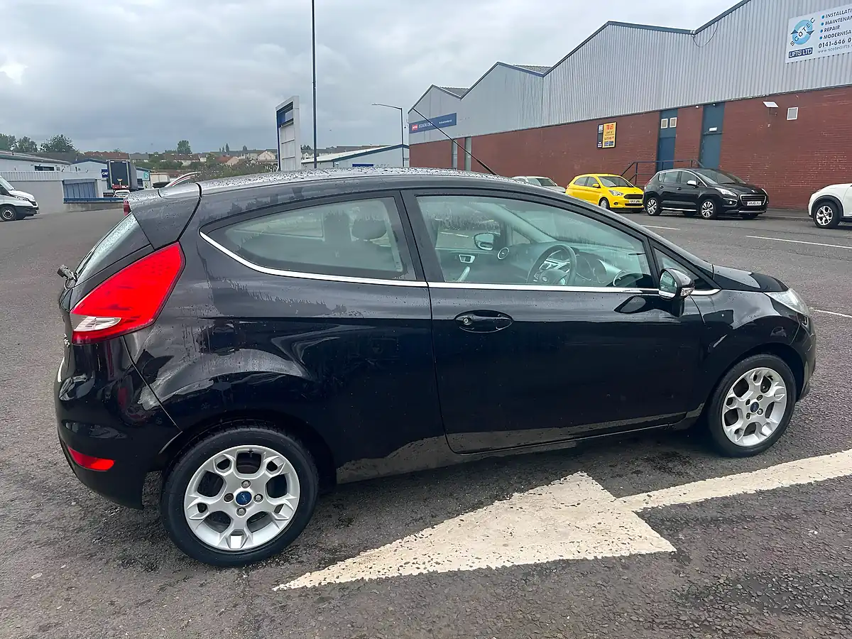 Used 2012 Ford Fiesta Zetec Black - Interior and Exterior details 4