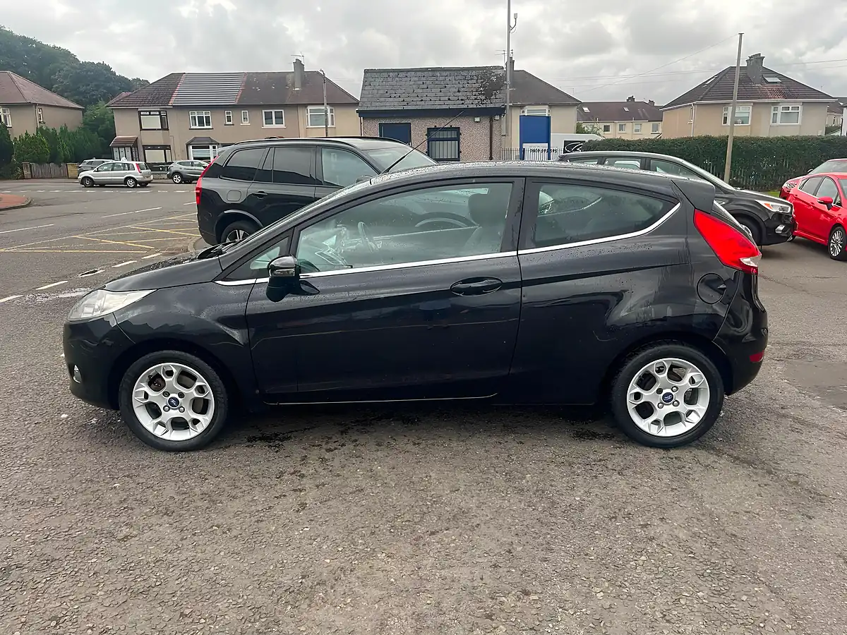 Used 2012 Ford Fiesta Zetec Black - Interior and Exterior details 9