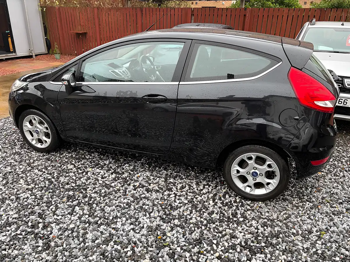Used 2012 Ford Fiesta Zetec Black - Interior and Exterior details 12