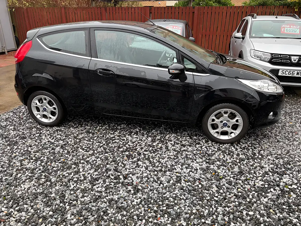 Used 2012 Ford Fiesta Zetec Black - Interior and Exterior details 15