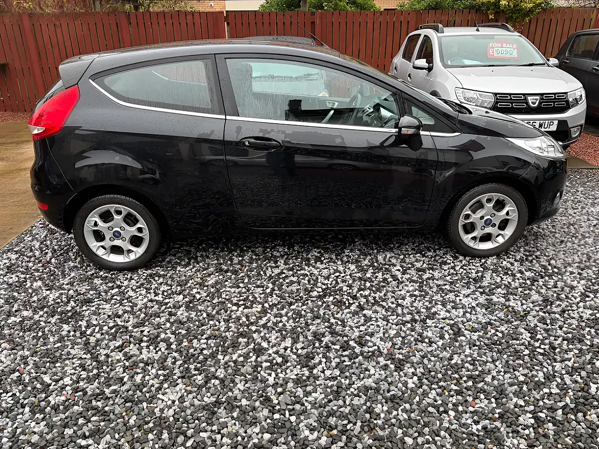 Used 2012 Ford Fiesta Zetec Black - Interior and Exterior details 16