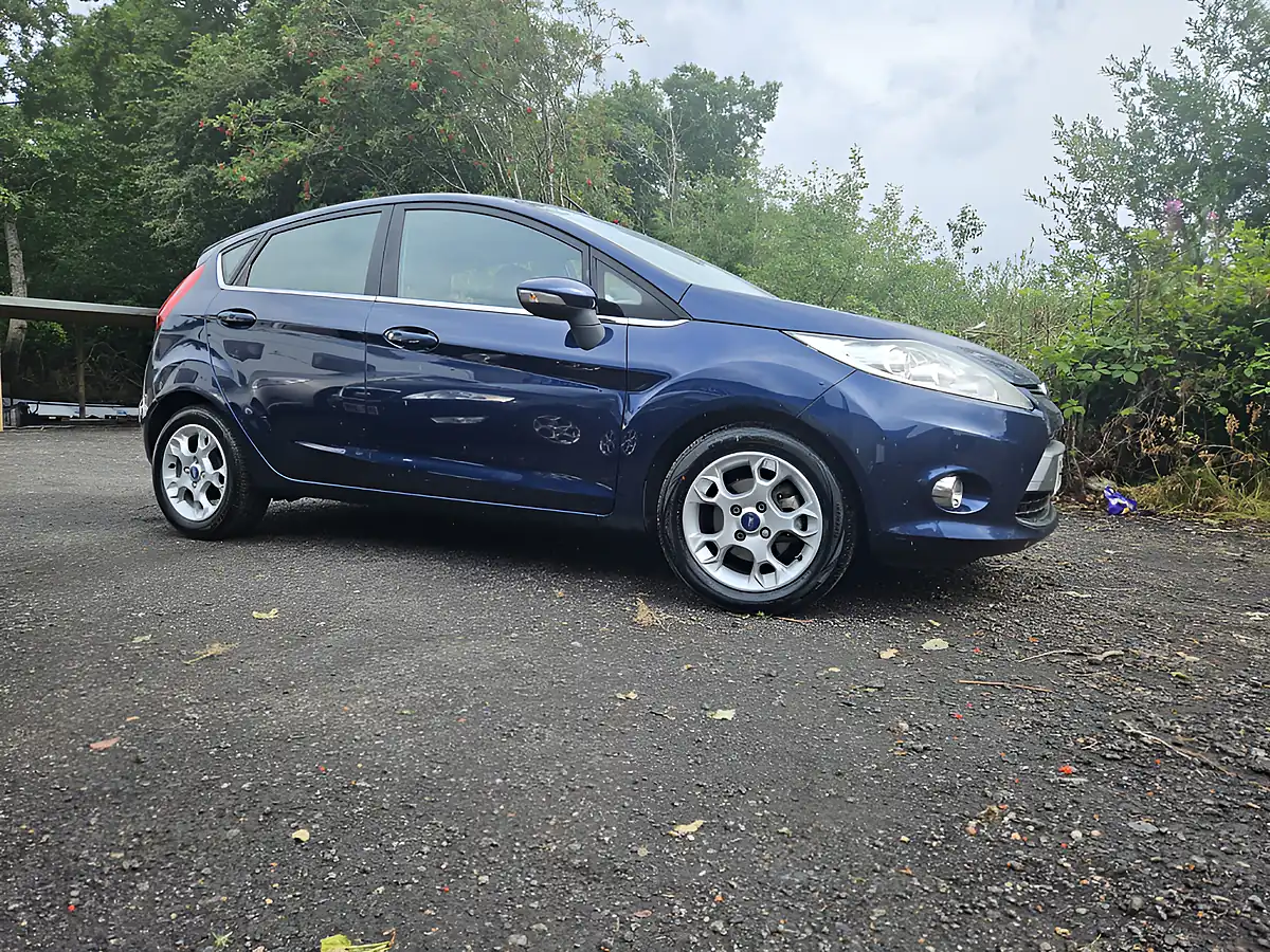 Used 2012 Ford Fiesta Zetec Blue - Front View