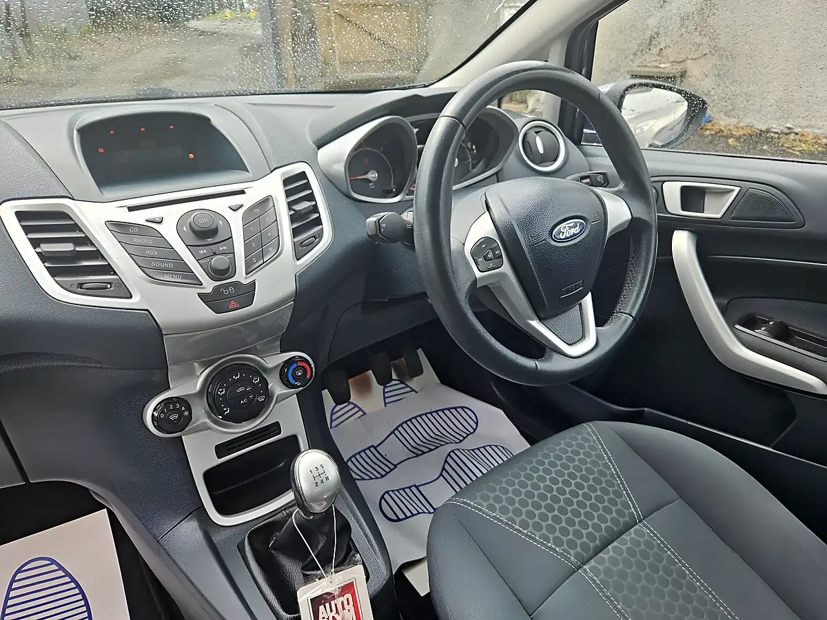 Used 2012 Ford Fiesta Zetec Blue - Interior and Exterior details 11