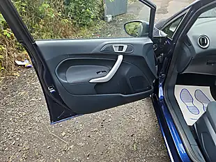 Used 2012 Ford Fiesta Zetec Blue - Interior and Exterior details 13