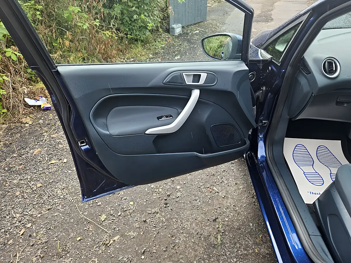 Used 2012 Ford Fiesta Zetec Blue - Interior and Exterior details 13