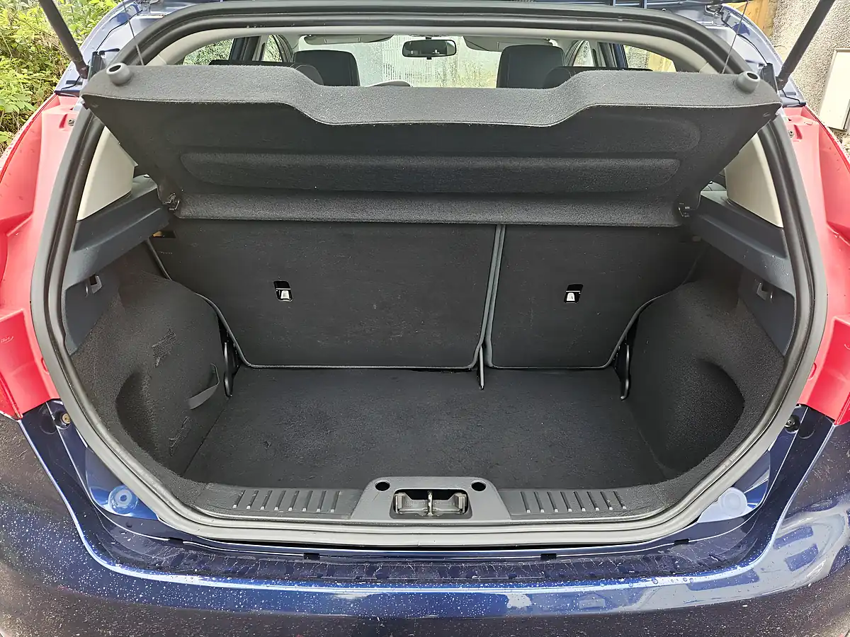 Used 2012 Ford Fiesta Zetec Blue - Interior and Exterior details 17