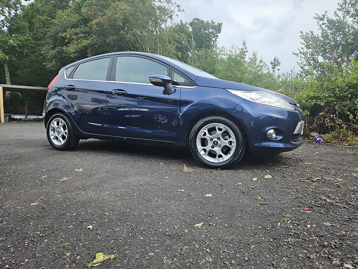 Used 2012 Ford Fiesta Zetec Blue - Interior and Exterior details 3