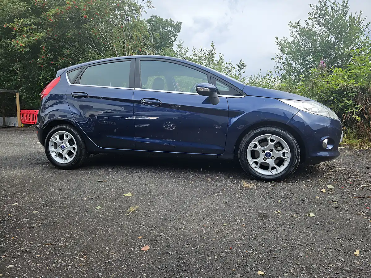 Used 2012 Ford Fiesta Zetec Blue - Interior and Exterior details 5