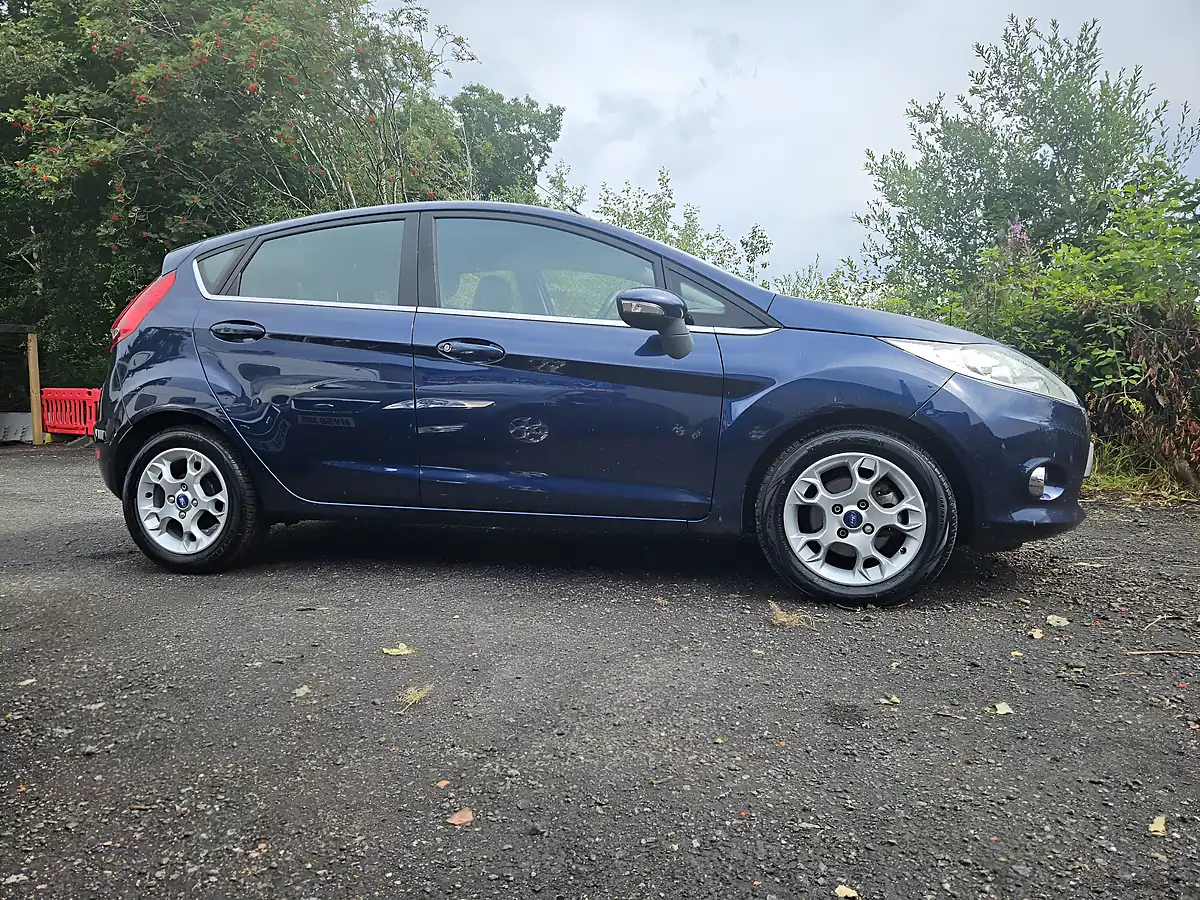 Used 2012 Ford Fiesta Zetec Blue - Interior and Exterior details 6