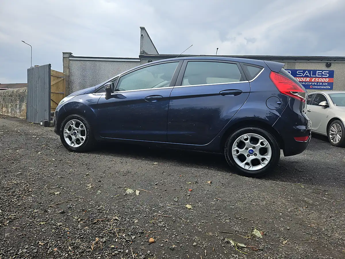 Used 2012 Ford Fiesta Zetec Blue - Interior and Exterior details 8