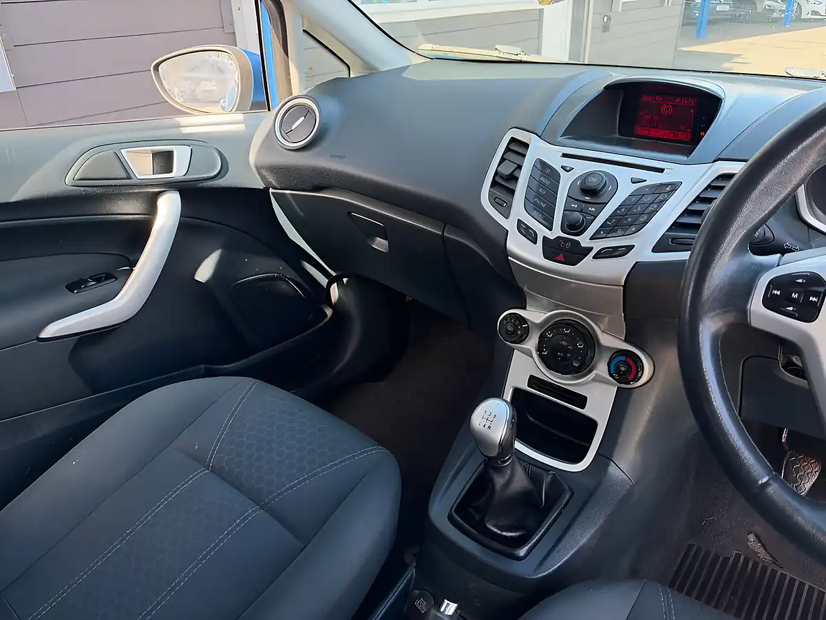 Used 2012 Ford Fiesta Zetec Blue - Interior and Exterior details 11