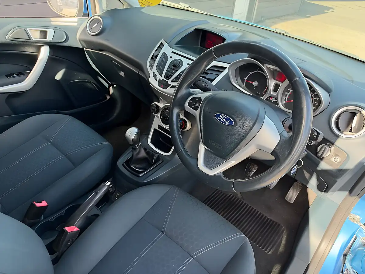 Used 2012 Ford Fiesta Zetec Blue - Interior and Exterior details 15